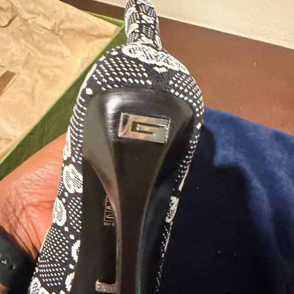 New💕Gucci Monochrome Patterned Stilettos - Picture 5 of 7